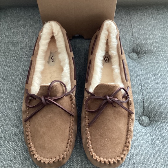UGG® Women's Dakota Moccasin Slippers, size 10 - Picture 1 of 14